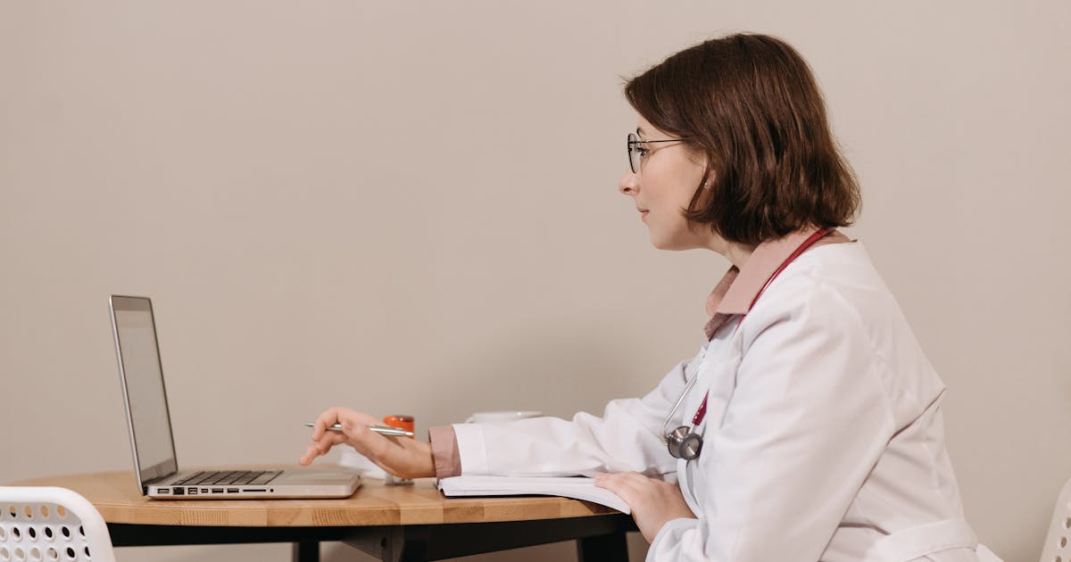 Mindful Eating Practices Improve Digestion and Reduce Overeating Tendencies